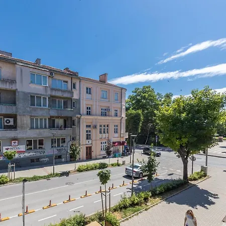 Апартамент Great Location Варна