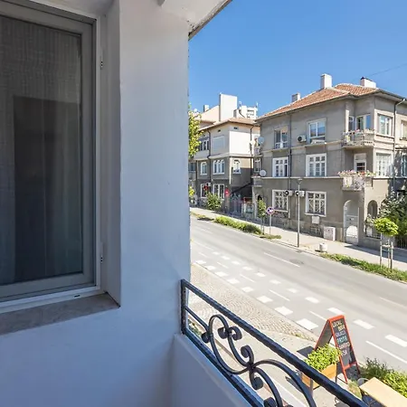 Great Location Апартамент